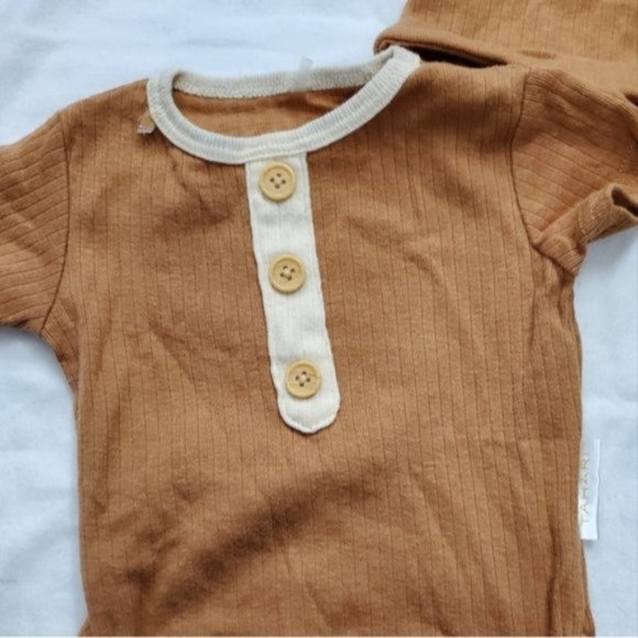 Tahari Baby 3 pcs lot  pant set with hat. Size 6-9months. - Picture 3 of 9